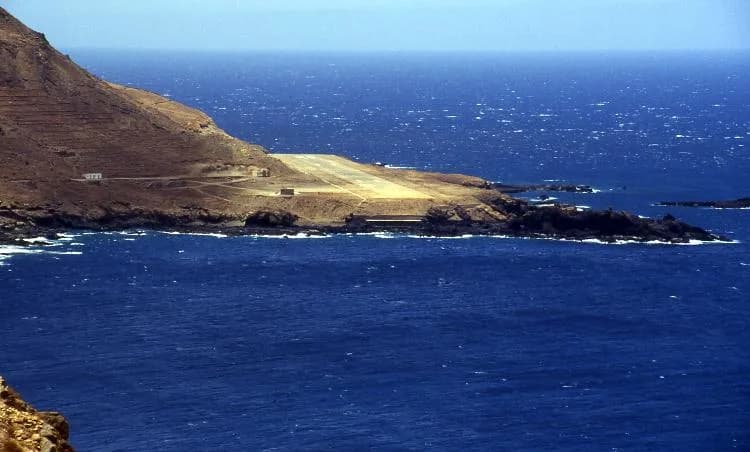 Panorama infrastruktury portu Esperadinha Airport