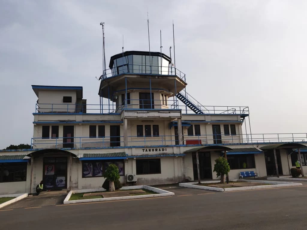 Panorama infrastruktury portu Takoradi Airport