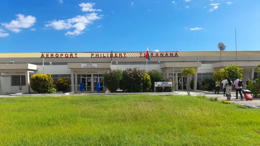 Panorama infrastruktury portu Odkryj Amborovy Airport: Przewodnik po porcie lotniczym w Mahajanga