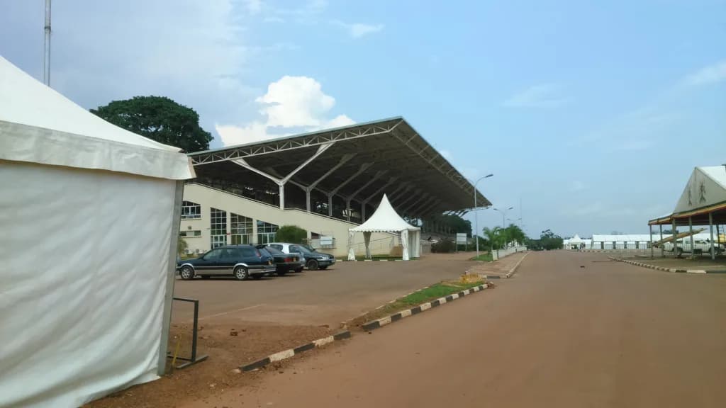 Panorama infrastruktury portu Kololo Airstrip