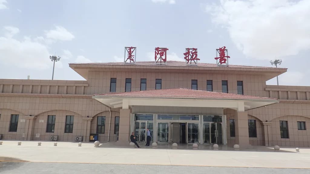 Panorama infrastruktury portu Alxa Left Banner Bayanhot Airport