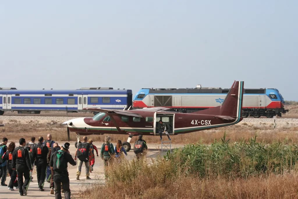 Panorama infrastruktury portu Habonim Airfield