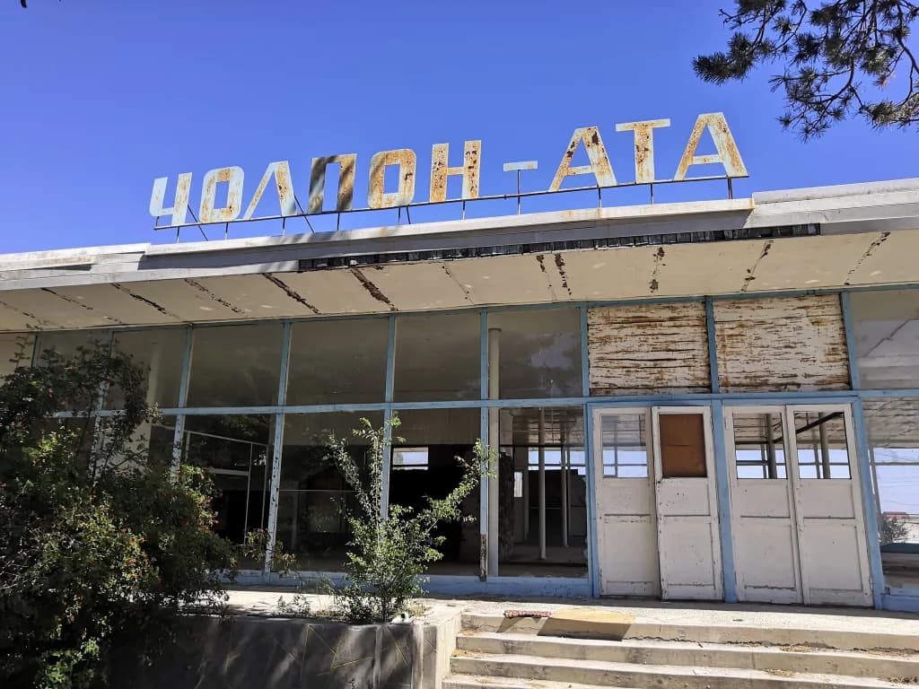 Panorama infrastruktury portu Cholpon-Ata Airport
