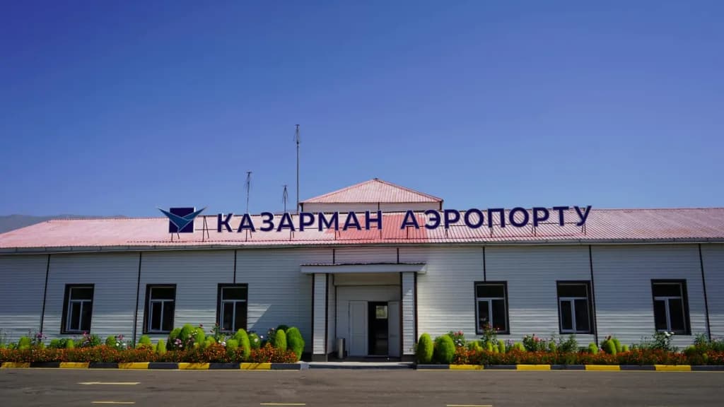 Panorama infrastruktury portu Kazarman Airport