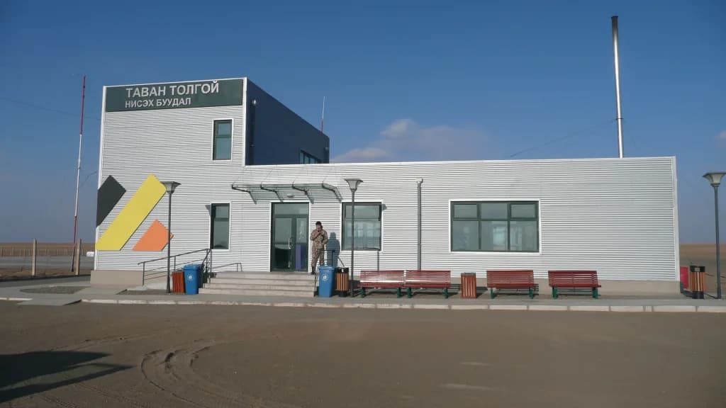 Panorama infrastruktury portu Umnugobi/Tavan Tolgoi Airport