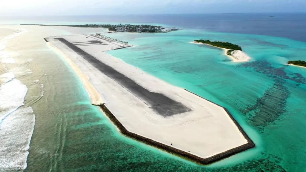 Panorama infrastruktury portu Hoarafushi Airport