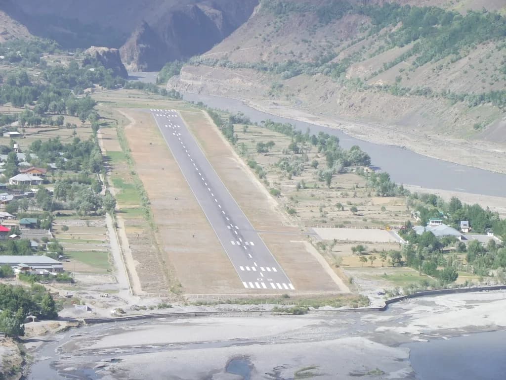 Panorama infrastruktury portu Chitral Airport