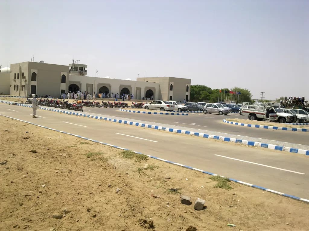 Panorama infrastruktury portu Dera Ghazi Khan Airport