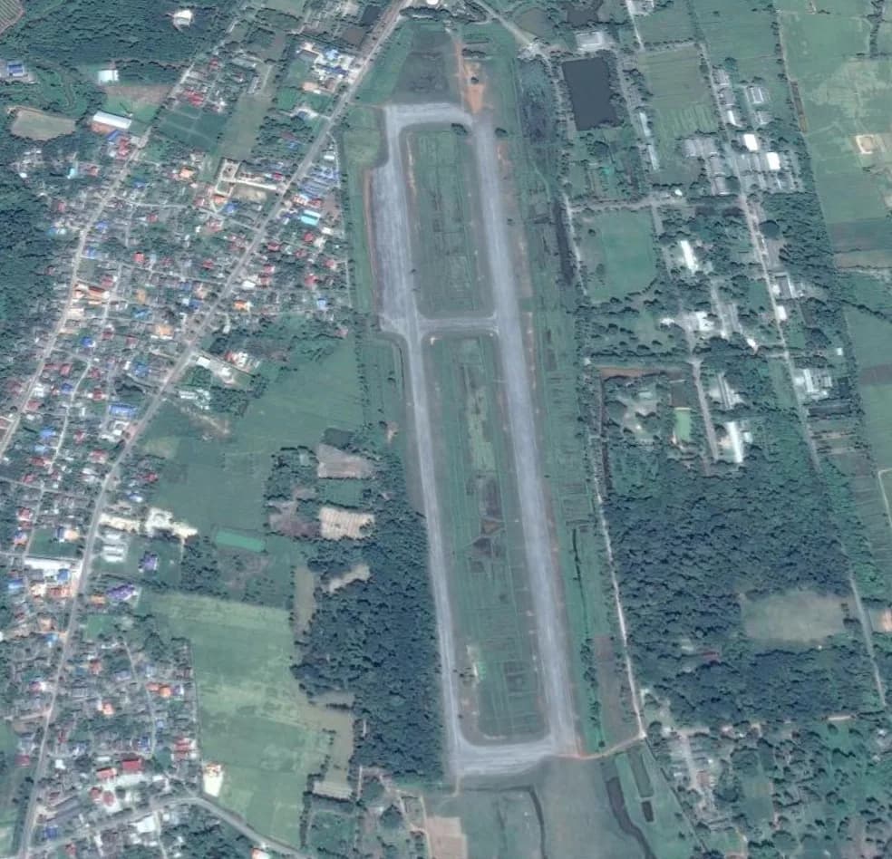 Panorama infrastruktury portu Chiang Kham Airport