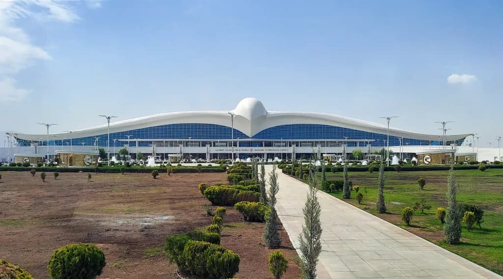 Panorama infrastruktury portu Ashgabat International Airport