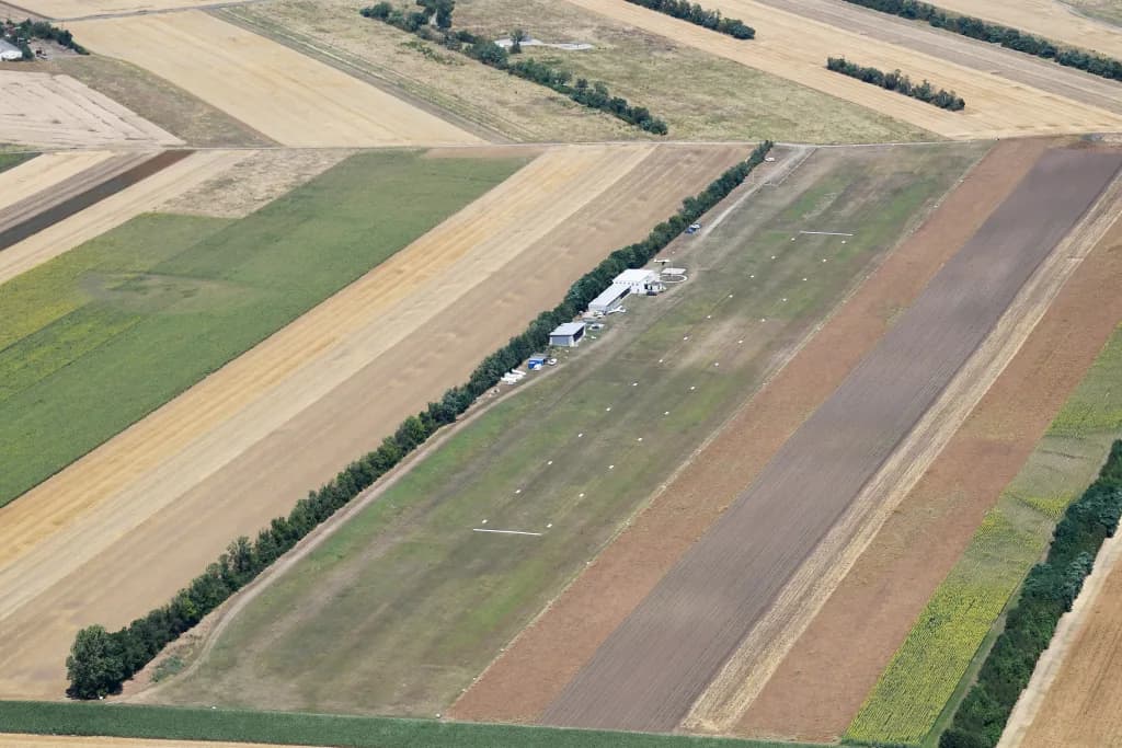 Panorama infrastruktury portu Altlichtenwarth Gliderfield