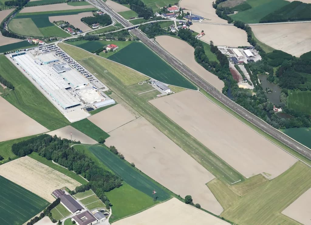 Panorama infrastruktury portu Flugplatz Seitenstetten