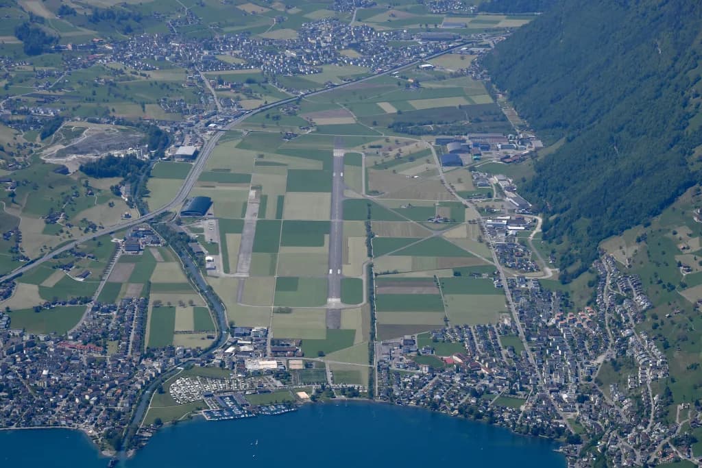 Panorama infrastruktury portu Buochs Airport