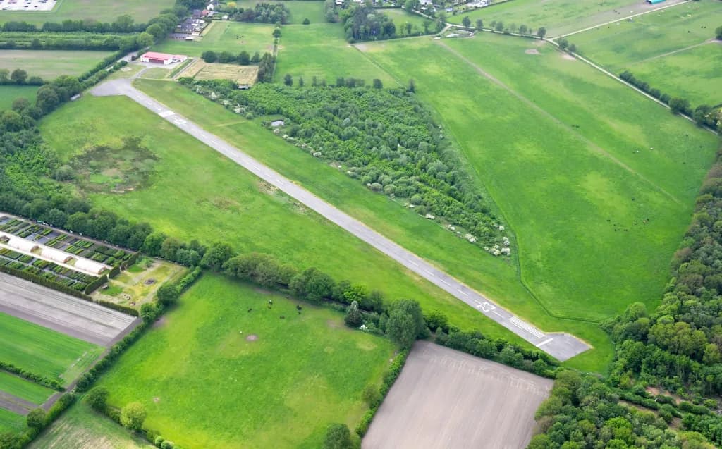 Panorama infrastruktury portu Ahrenlohe Airfield