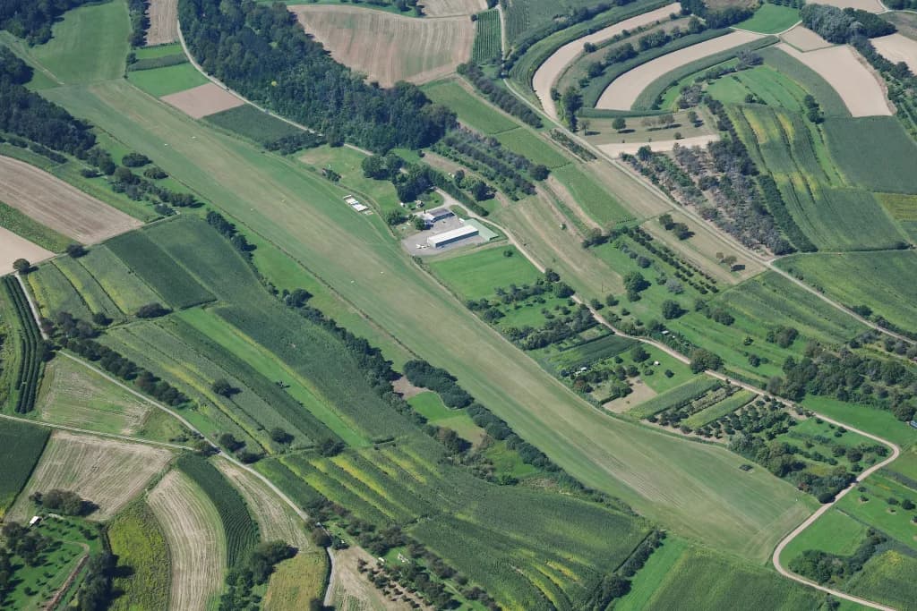 Panorama infrastruktury portu Altdorf-Wallburg Airfield