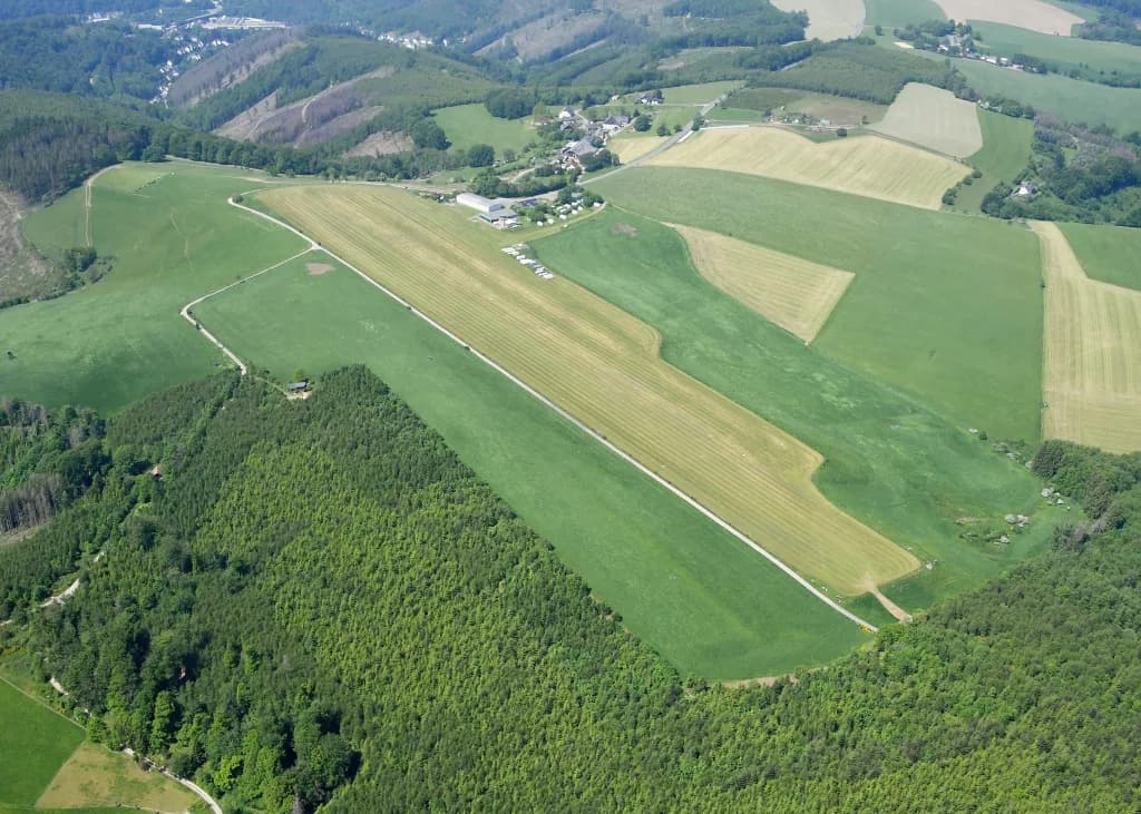 Panorama infrastruktury portu Altena-Hegenscheid Airfield