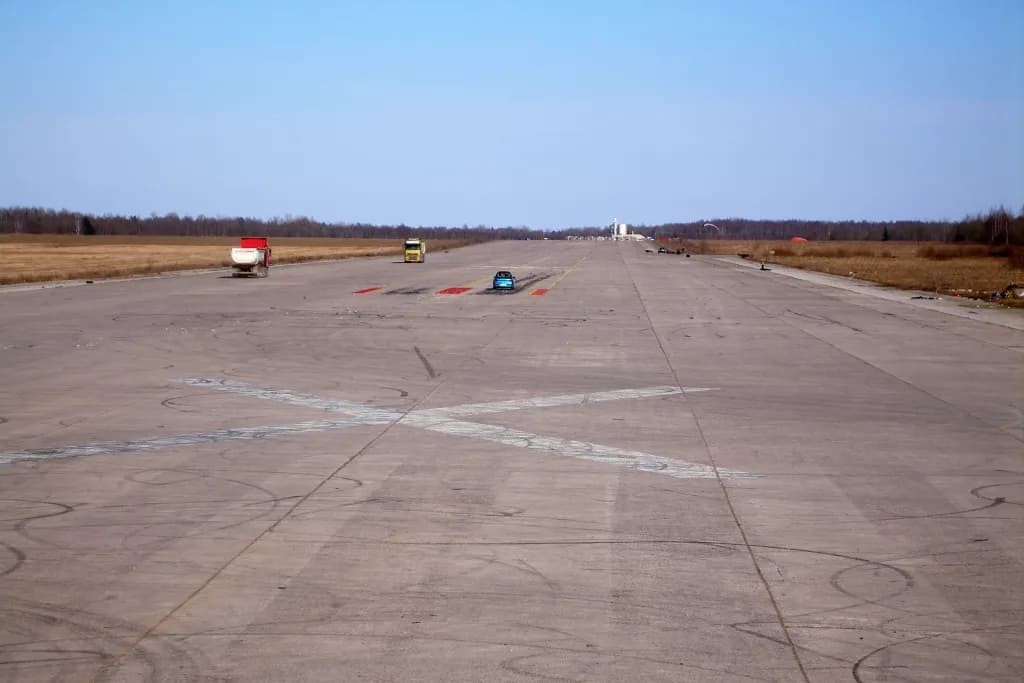 Panorama infrastruktury portu Raadi Air Base