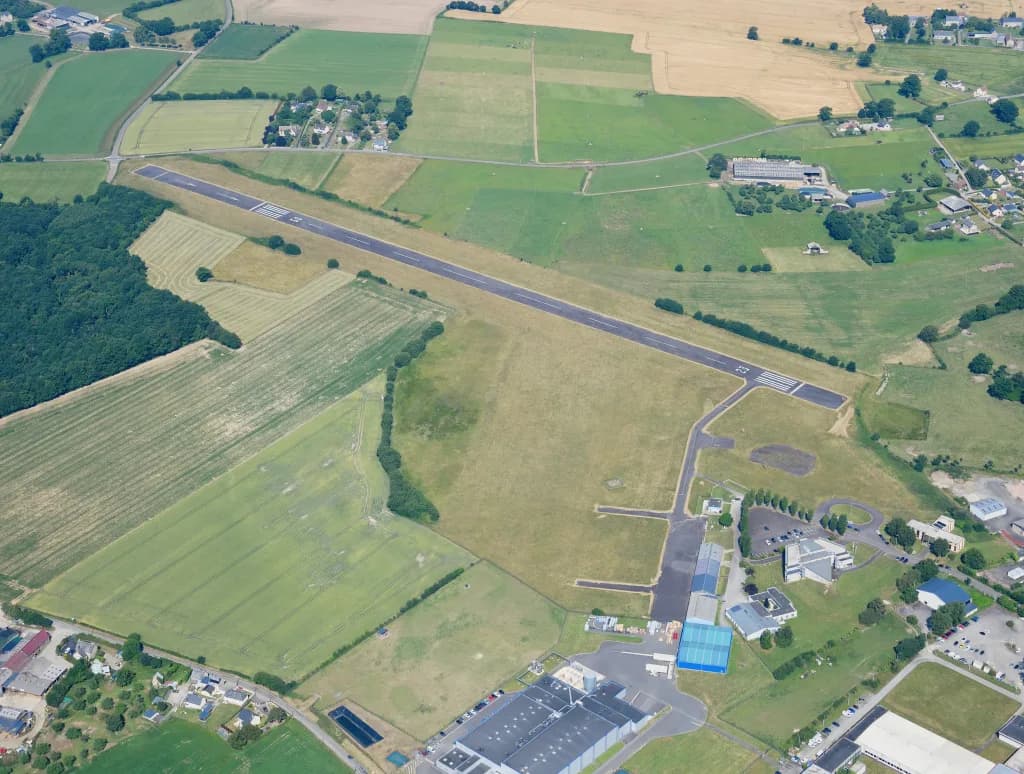 Panorama infrastruktury portu Aérodrome de Flers Saint-Paul