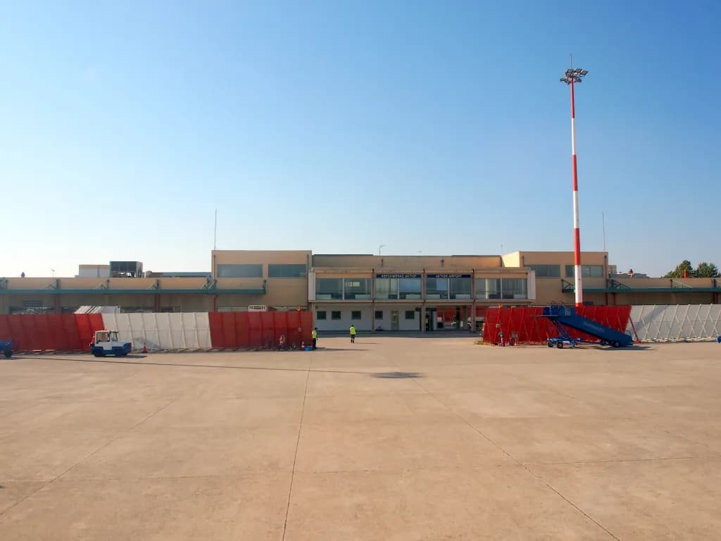 Panorama infrastruktury portu Aktion National Airport