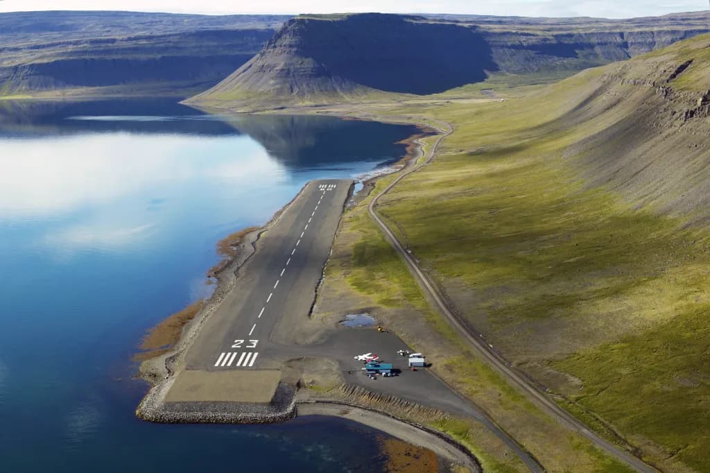 Panorama infrastruktury portu Bildudalur Airport