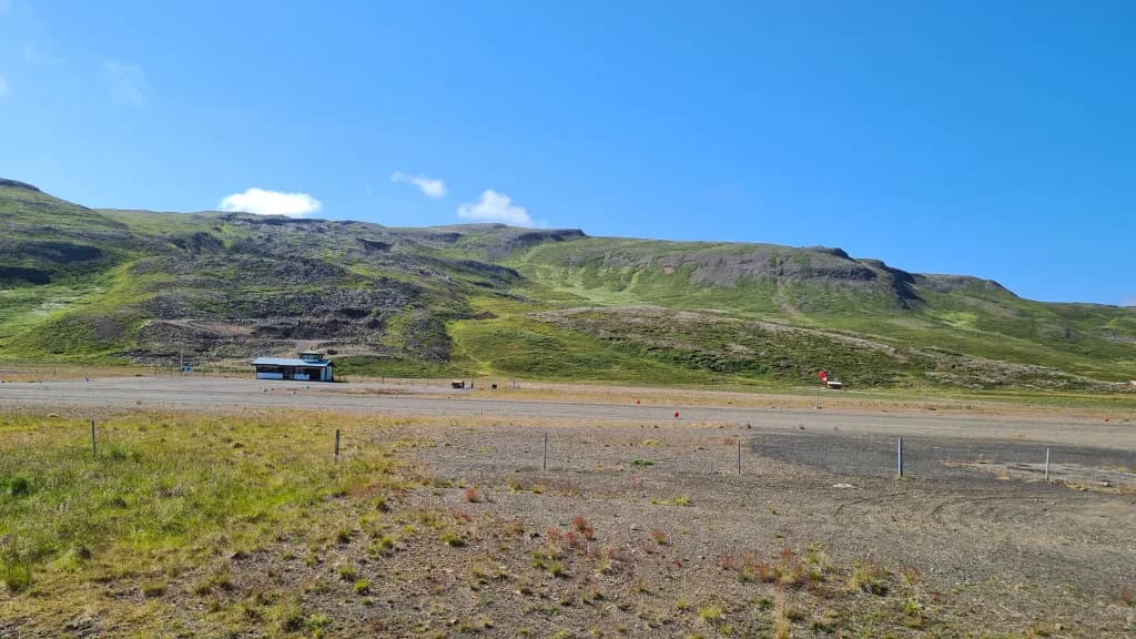 Panorama infrastruktury portu Hólmavík Airport