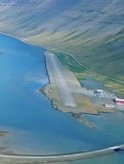 Panorama infrastruktury portu Ísafjörður Airport