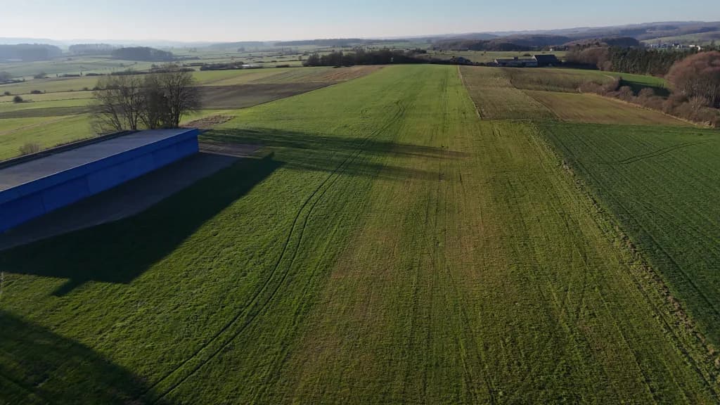 Panorama infrastruktury portu Useldange Glider Field