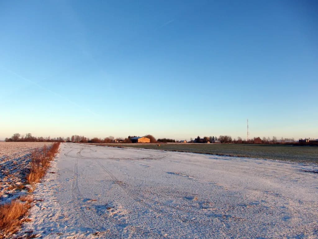 Panorama infrastruktury portu Augstkalne Airfield