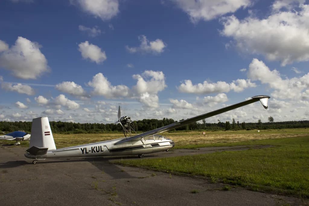 Panorama infrastruktury portu Cīrava Airfield