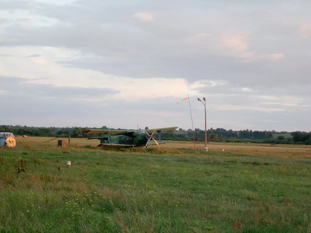 Panorama infrastruktury portu Griva Airfield