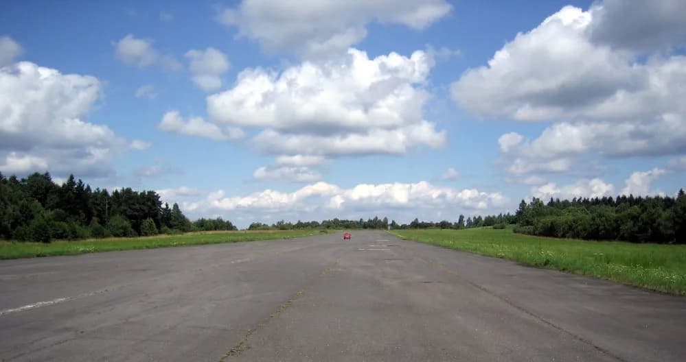 Panorama infrastruktury portu Arłamów Airfield