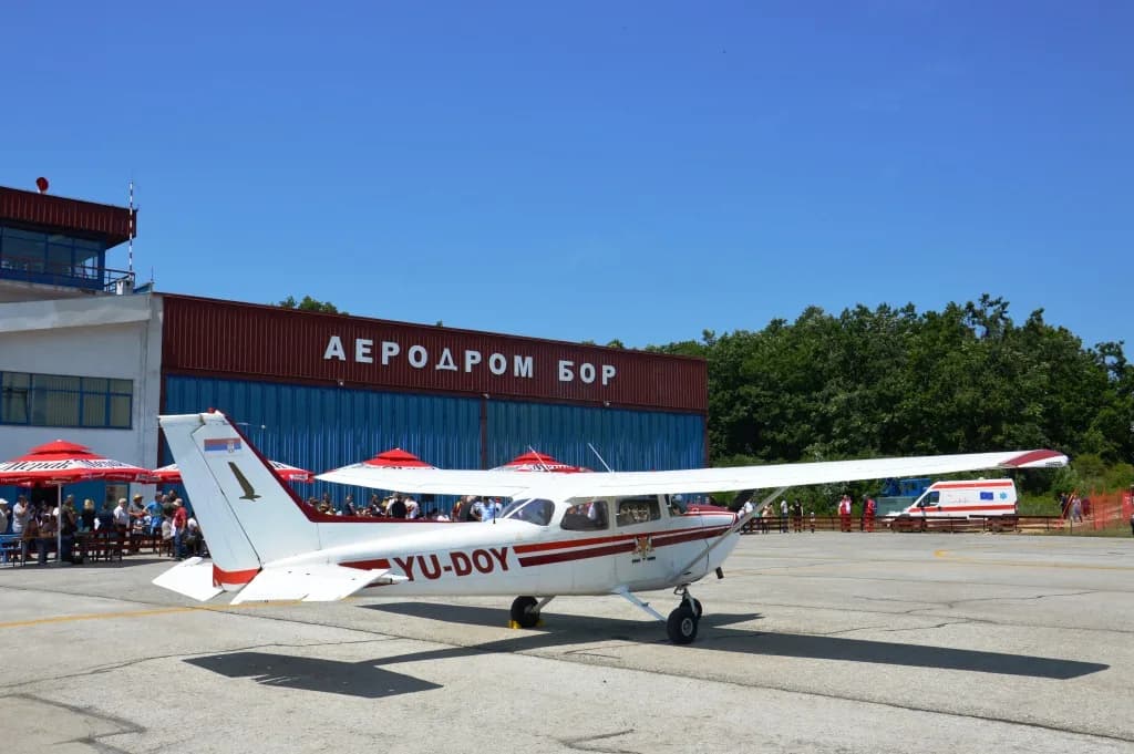 Panorama infrastruktury portu Bor Airport