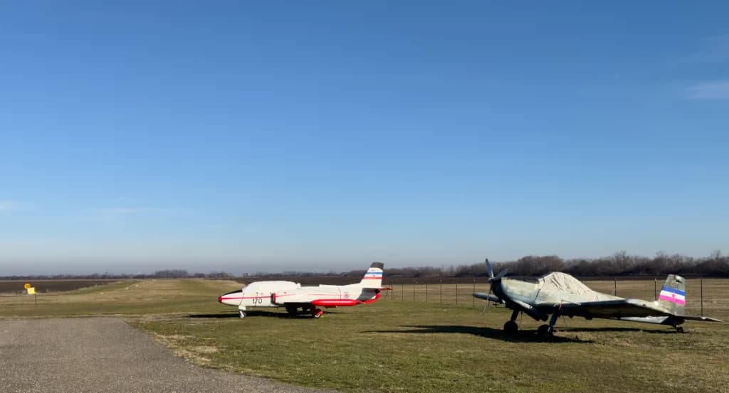Panorama infrastruktury portu Ečka Airfield