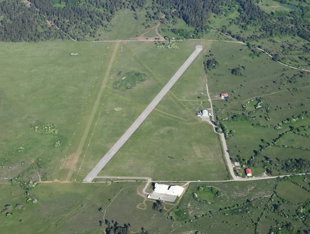 Panorama infrastruktury portu Divača Airfield