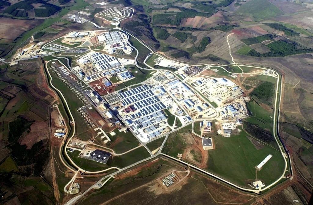 Panorama infrastruktury portu Camp Bondsteel Army Heliport