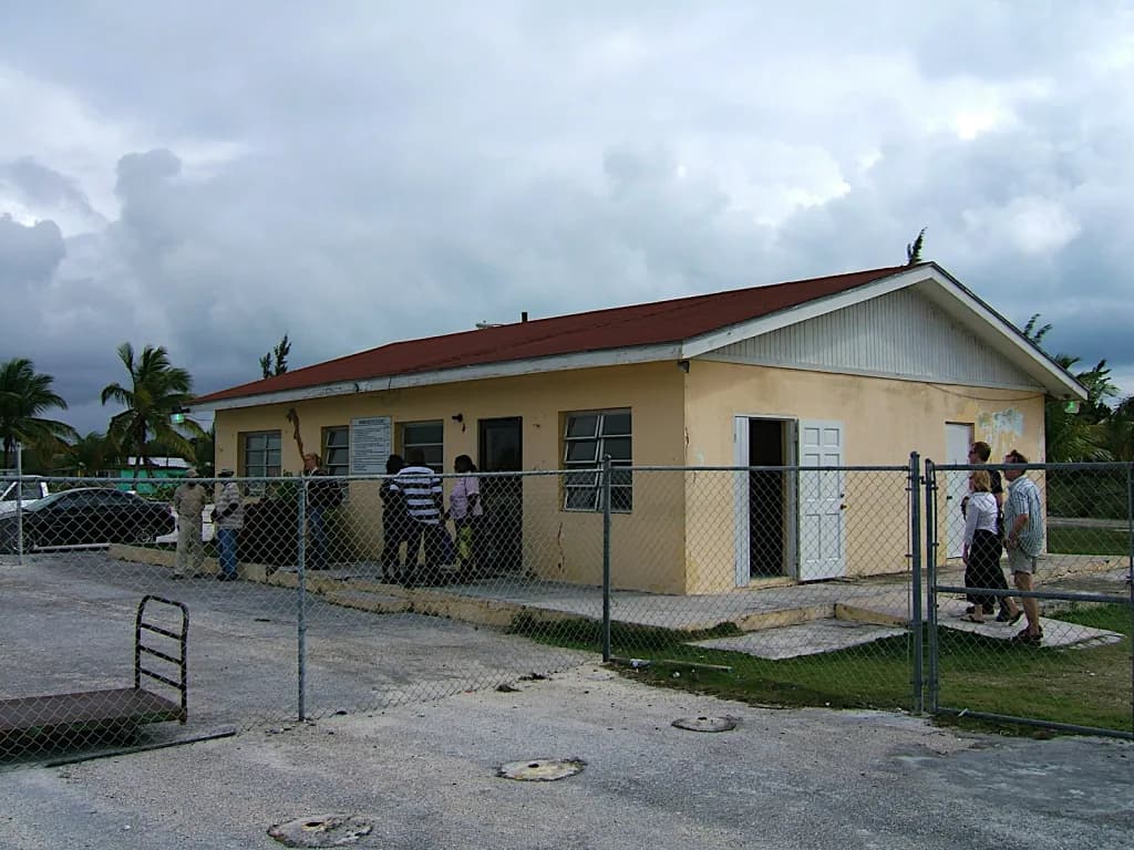 Panorama infrastruktury portu Arthur's Town Airport