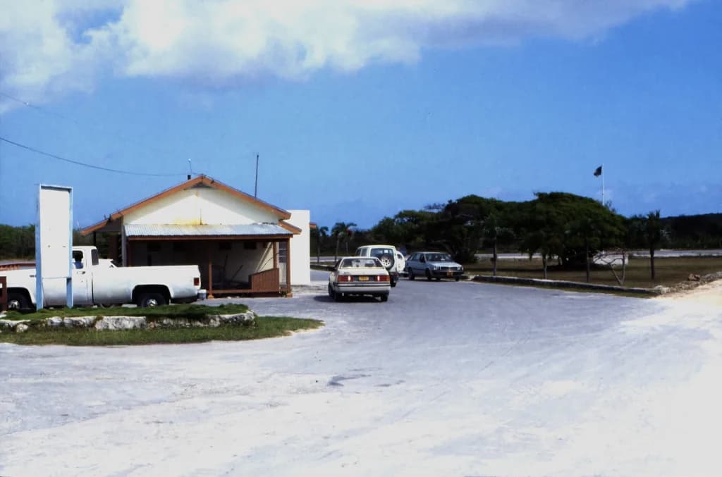 Panorama infrastruktury portu Deadman's Cay Airport