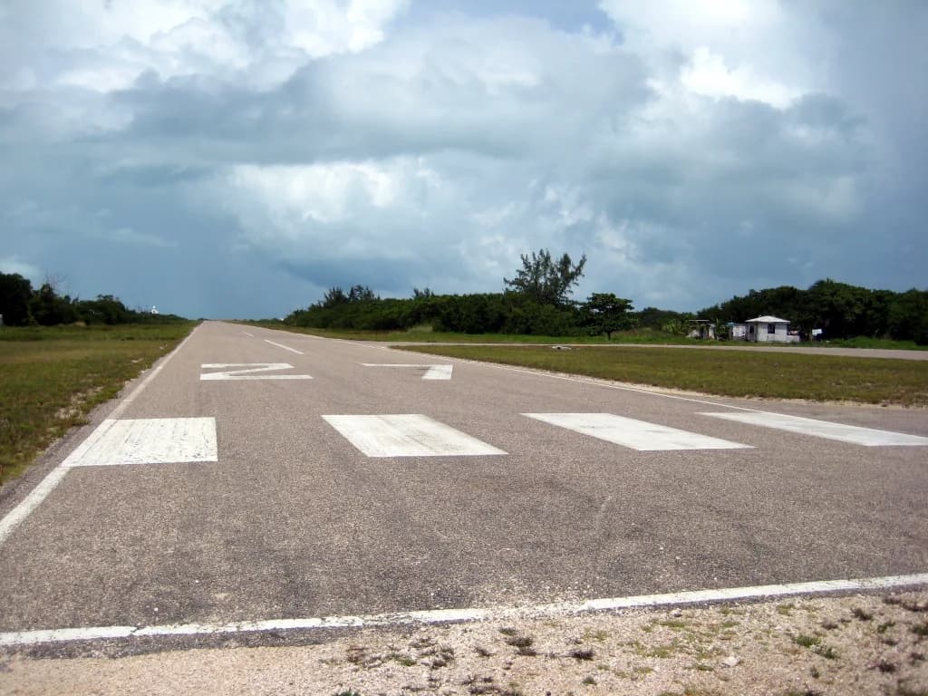 Panorama infrastruktury portu Caye Caulker Airport