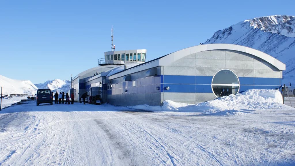 Panorama infrastruktury portu Kulusuk Airport