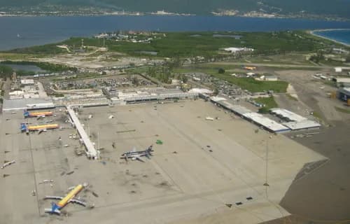 Panorama infrastruktury portu Odkryj Norman Manley International Airport – Twoje Przewodnik po Kingston