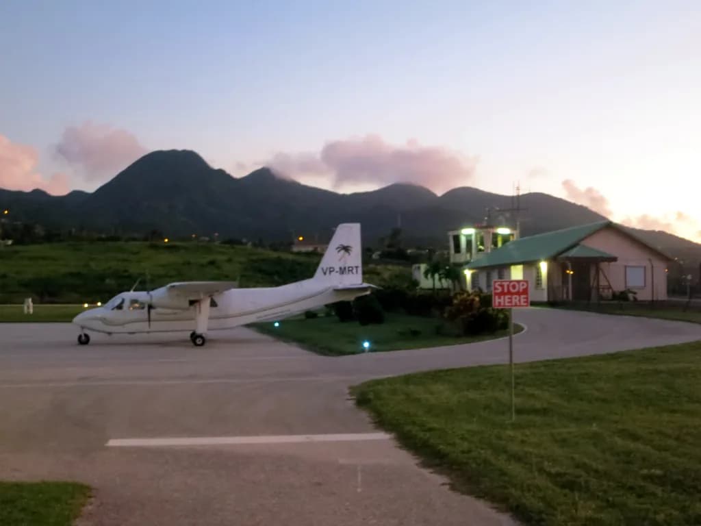 Panorama infrastruktury portu John A. Osborne Airport