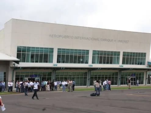 Panorama infrastruktury portu Enrique Adolfo Jimenez Airport