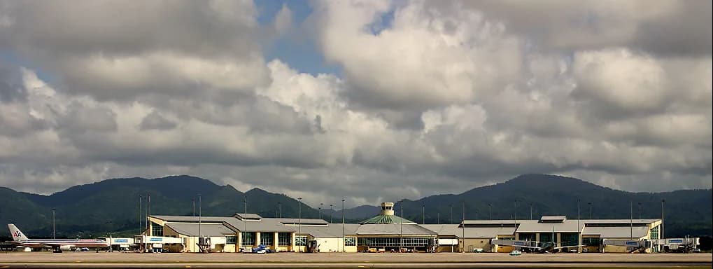 Panorama infrastruktury portu Piarco International Airport