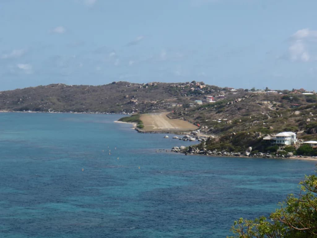 Panorama infrastruktury portu Virgin Gorda Airport