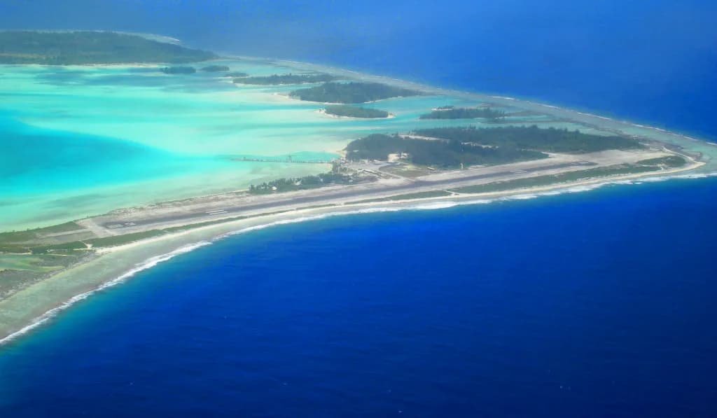 Panorama infrastruktury portu Bora Bora Airport