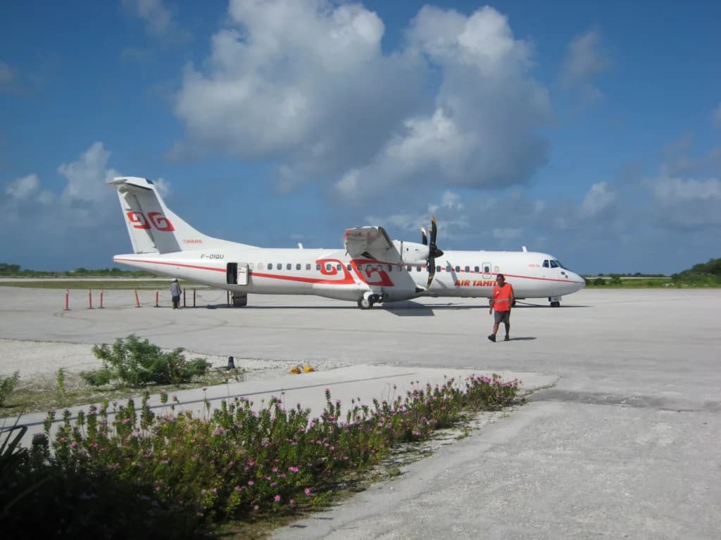 Panorama infrastruktury portu Rangiroa Airport