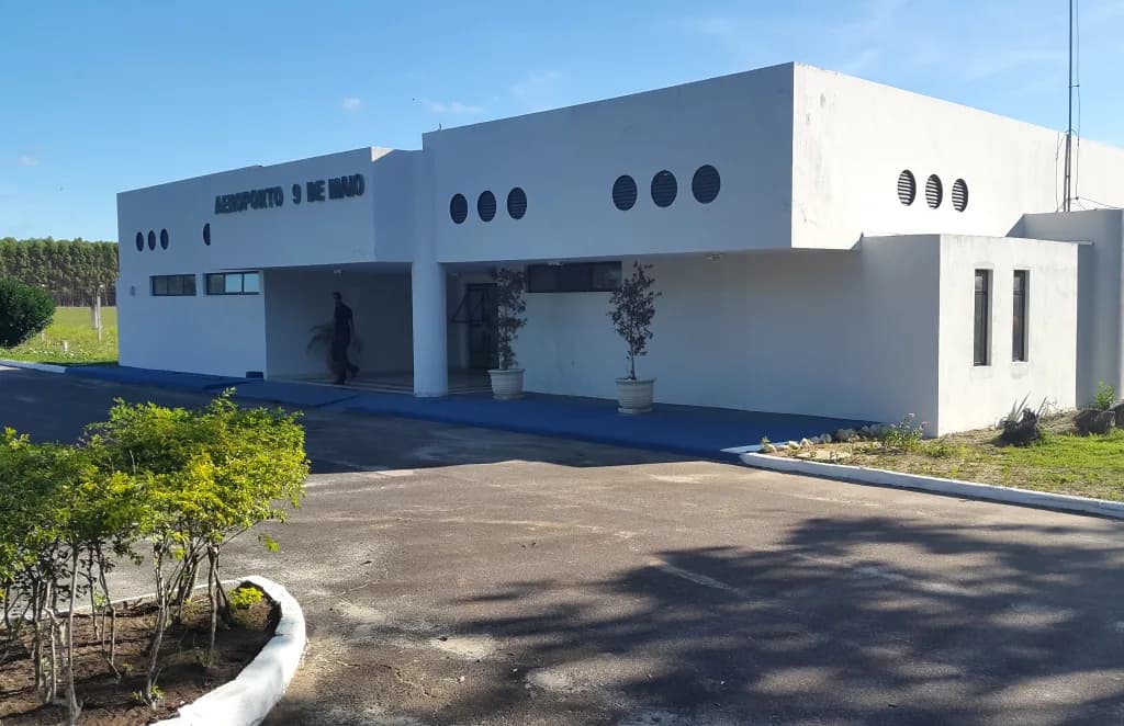 Panorama infrastruktury portu 9 de Maio - Teixeira de Freitas Airport
