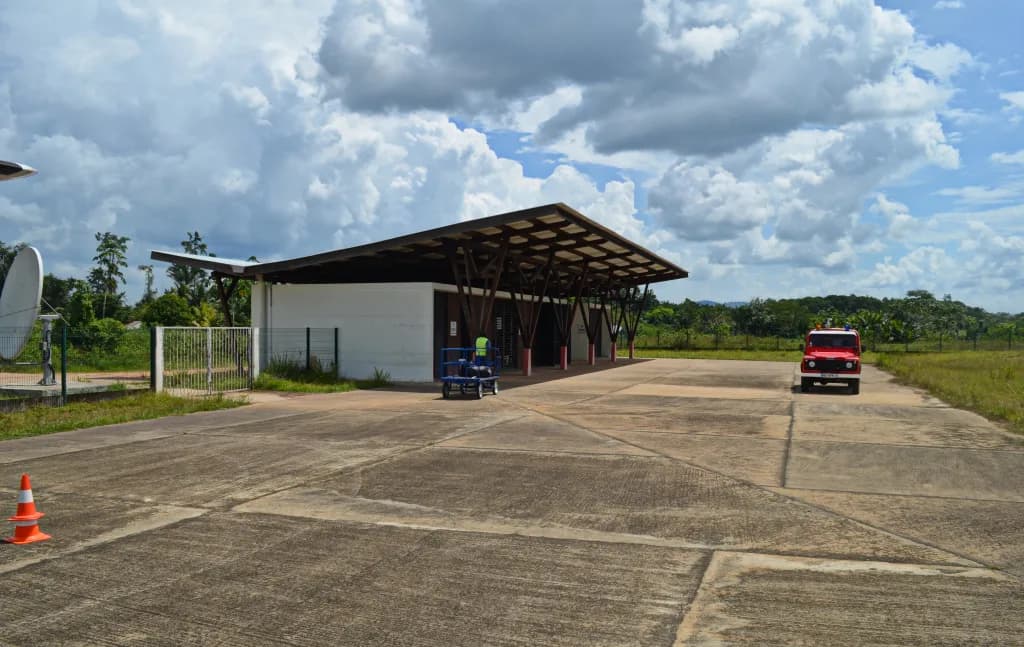 Panorama infrastruktury portu Grand-Santi Airport
