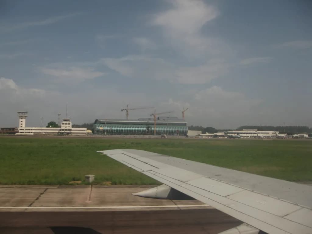 Panorama infrastruktury portu Odkryj Maya-Maya International Airport w Brazzaville