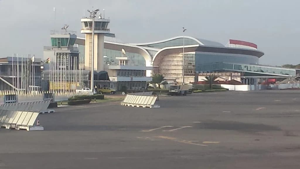 Panorama infrastruktury portu Przewodnik po porcie lotniczym Lomé–Tokoin International Airport